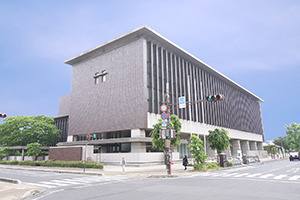 岡山県立図書館