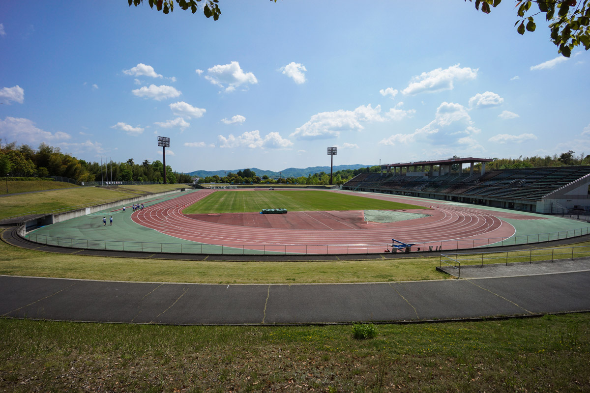 津山陸上競技場